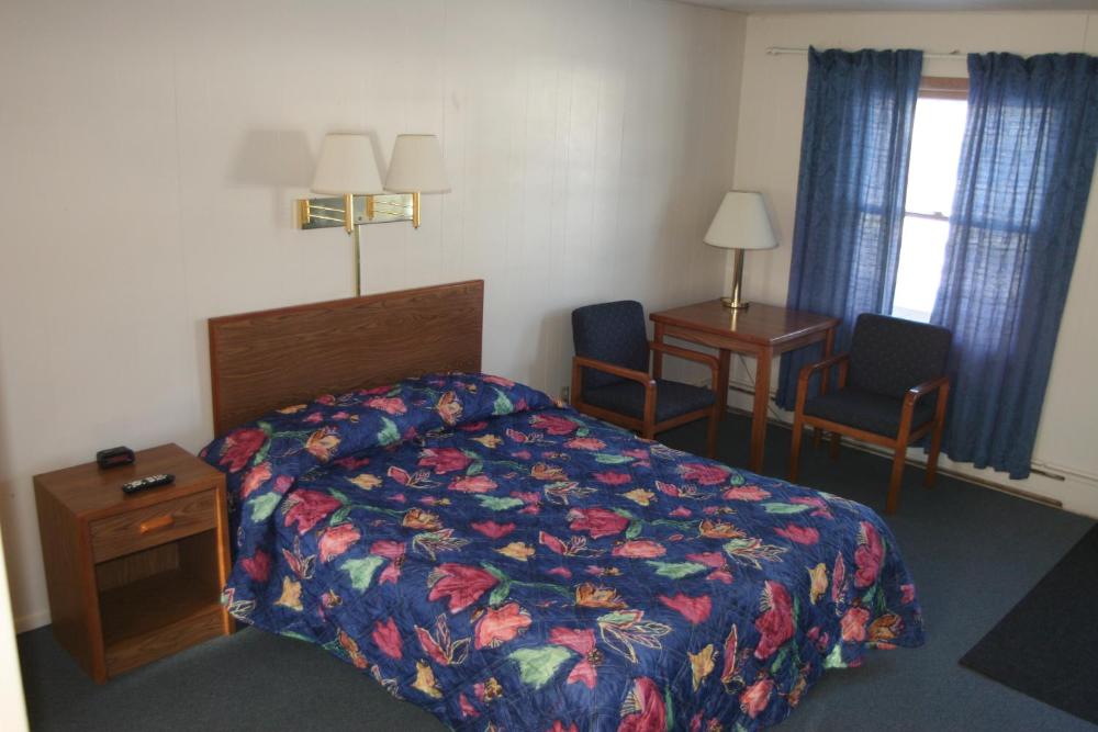 Queen Room interior